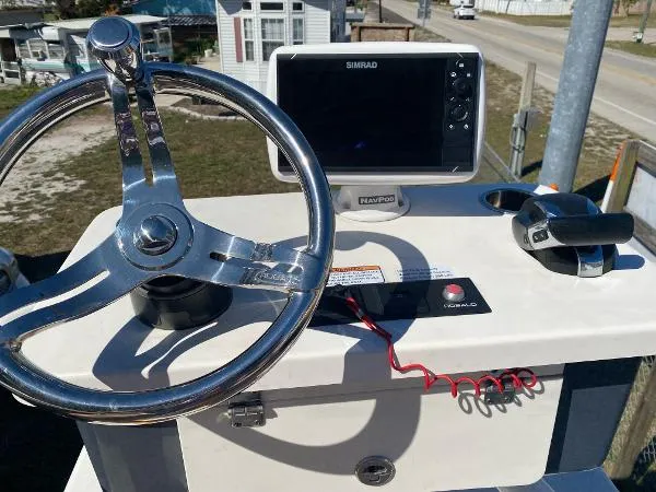 Slide: The Image of Robalo 246 Cayman SD 2022 - 6