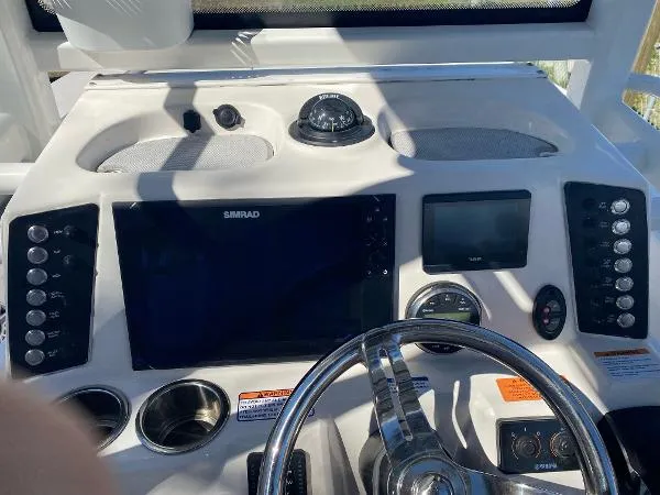 Slide: The Image of Robalo 246 Cayman SD 2022 - 7
