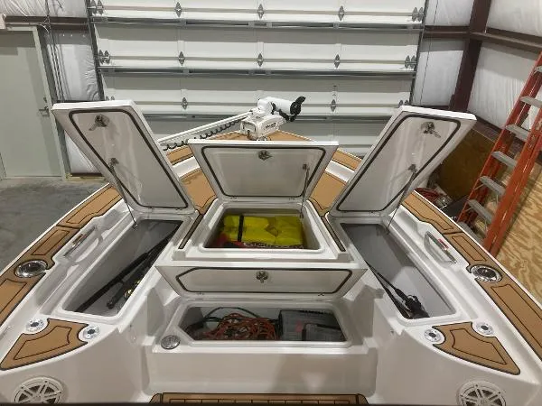 Slide: The Image of Sportsman Masters 247 Bay Boat 2020 - 4