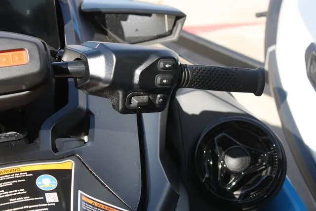 Slide: The Image of Sea-Doo RXT-X™ 325 Gulfstream Blue Premium 2026 - 9