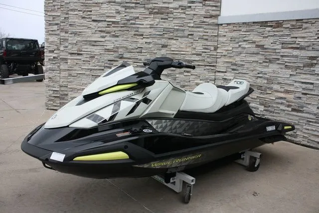 Slide: The Image of Yamaha VX1900C-CB 2026 - 4