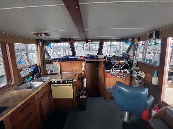 Slide: The Image of Tollycraft 34 Tri Cabin 1979 - 6