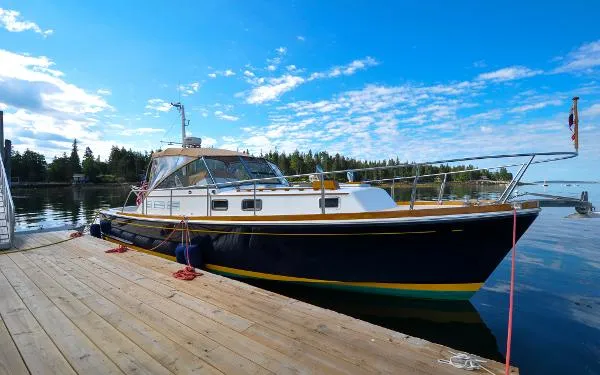 Slide: The Image of Grand Banks Eastbay 38 EX 1995 - 3