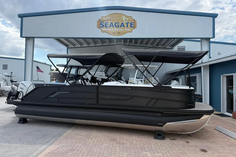 The Image of 2026 Evotti 725CS pontoon boat displayed at Seagate Marine Sales. - 1