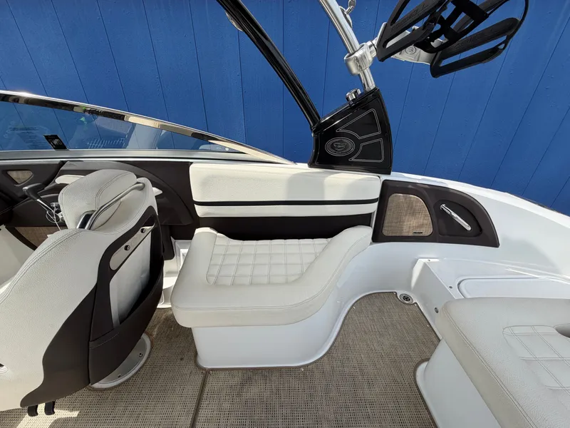 Slide: The Image of Cobalt R5 Surf 2019 - 13
