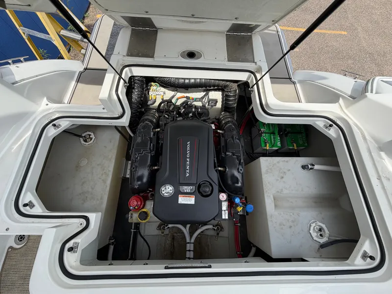 Slide: The Image of Cobalt R5 Surf 2019 - 17