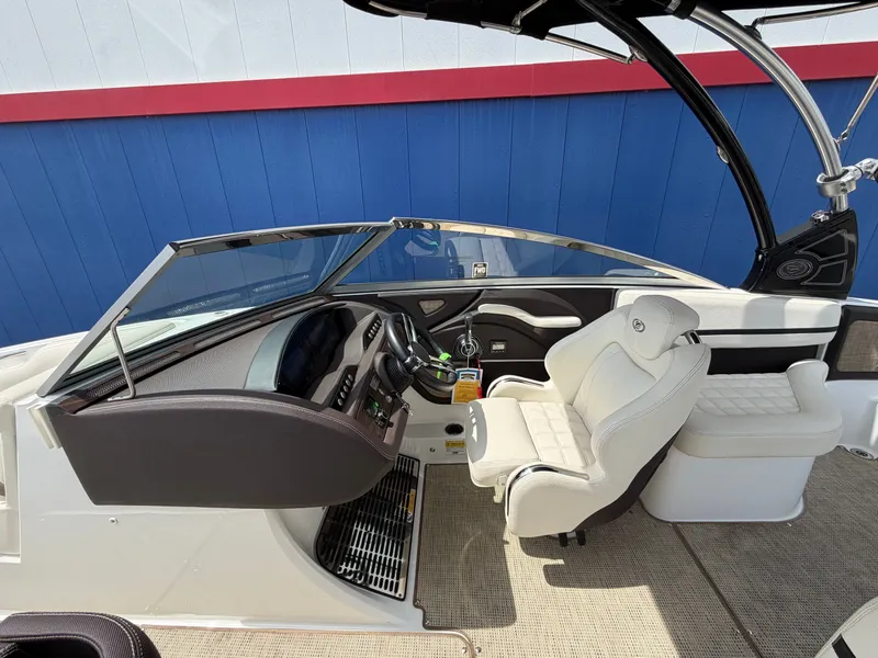 Slide: The Image of Cobalt R5 Surf 2019 - 31