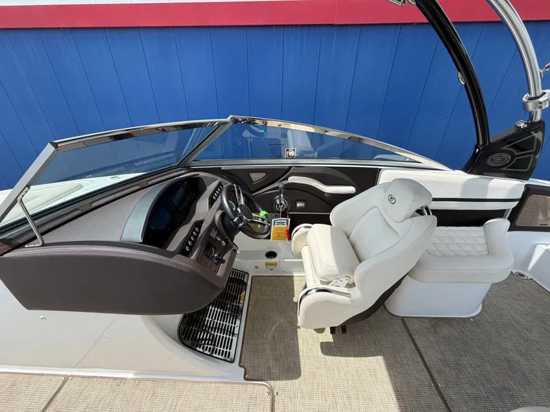 Slide: The Image of Cobalt R5 Surf 2019 - 32