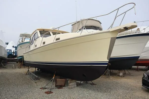 Slide: The Image of Mainship 34 Pilot Rumrunner 2004 - 1