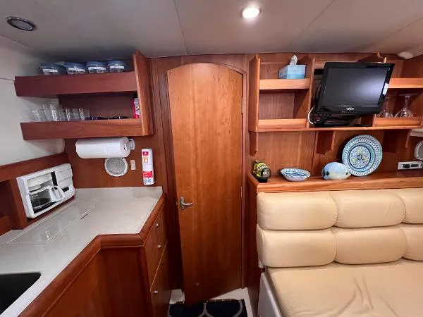 Slide: The Image of Mainship 34 Pilot Rumrunner 2004 - 10