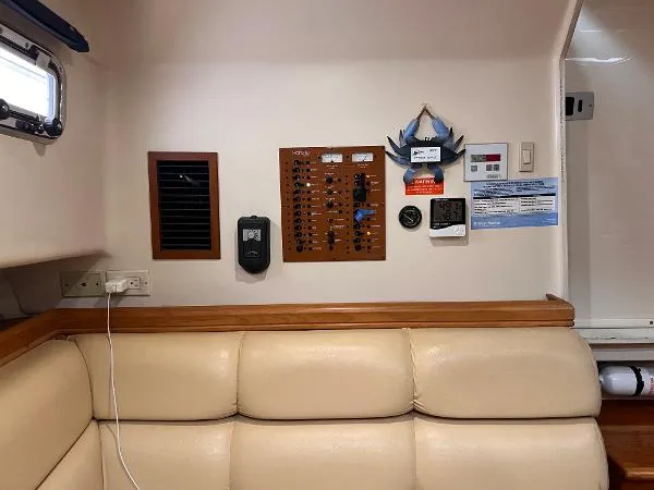 Slide: The Image of Mainship 34 Pilot Rumrunner 2004 - 5