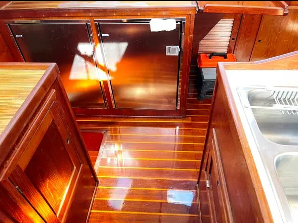 Slide: The Image of Wellington 44 Center Cockpit 1981 - 4