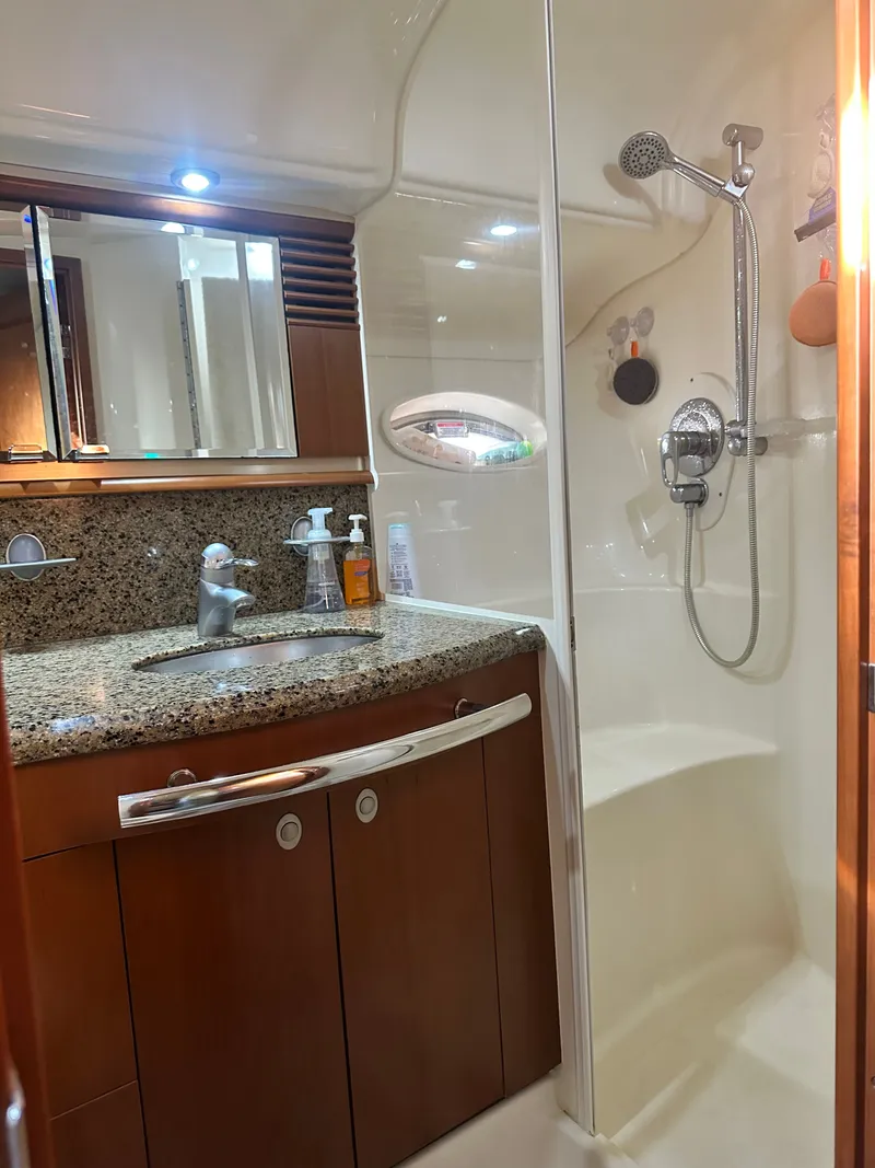 Slide: The Image of Sea Ray 52 Sundancer 2006 - 16