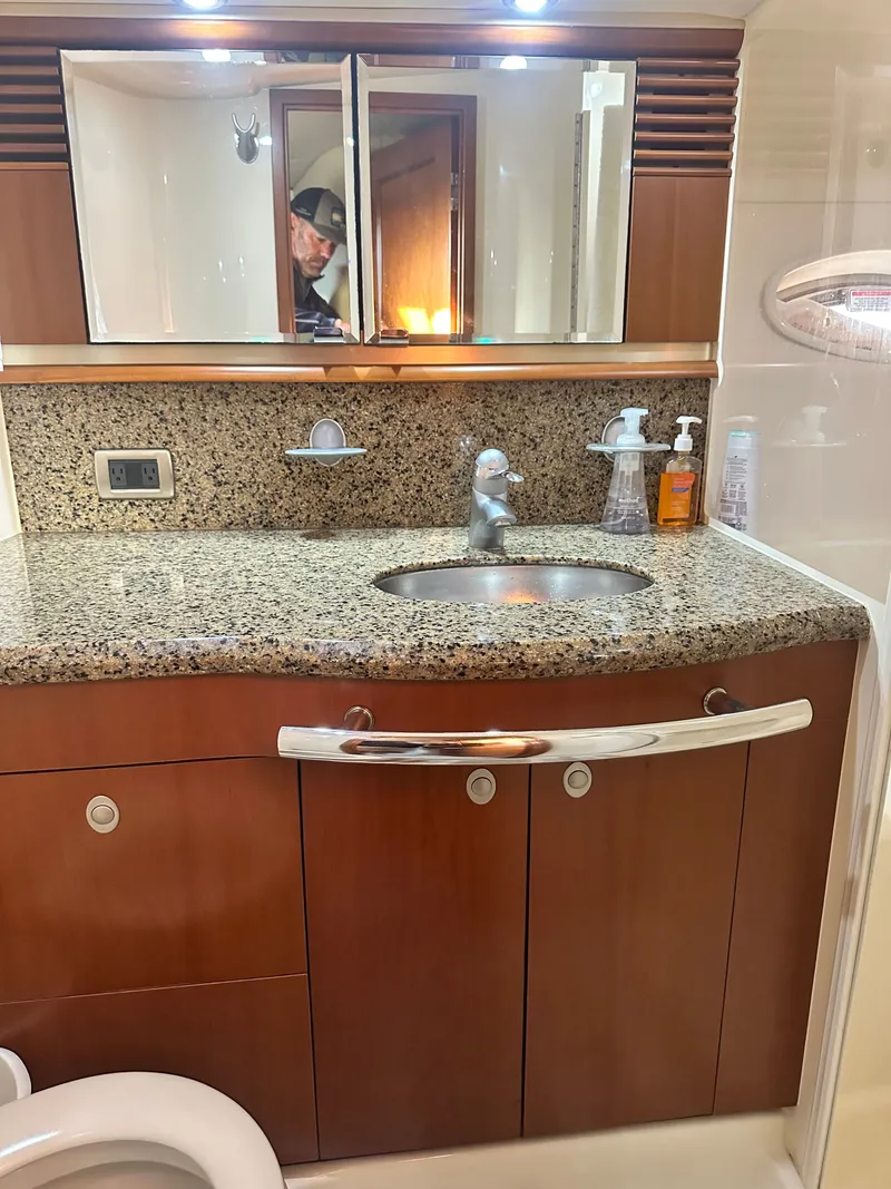 Slide: The Image of Sea Ray 52 Sundancer 2006 - 17