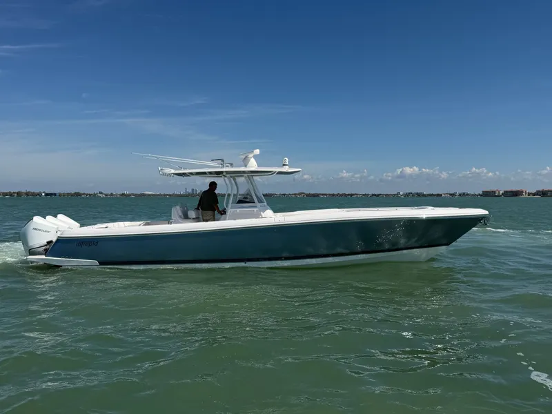 Slide: The Image of Intrepid 375 Nomad FE 2020 - 10