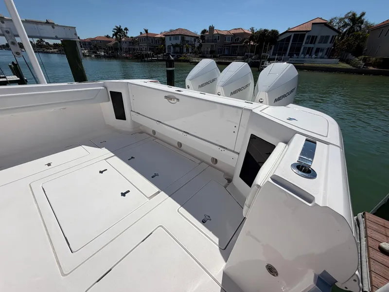 Slide: The Image of Intrepid 375 Nomad FE 2020 - 16