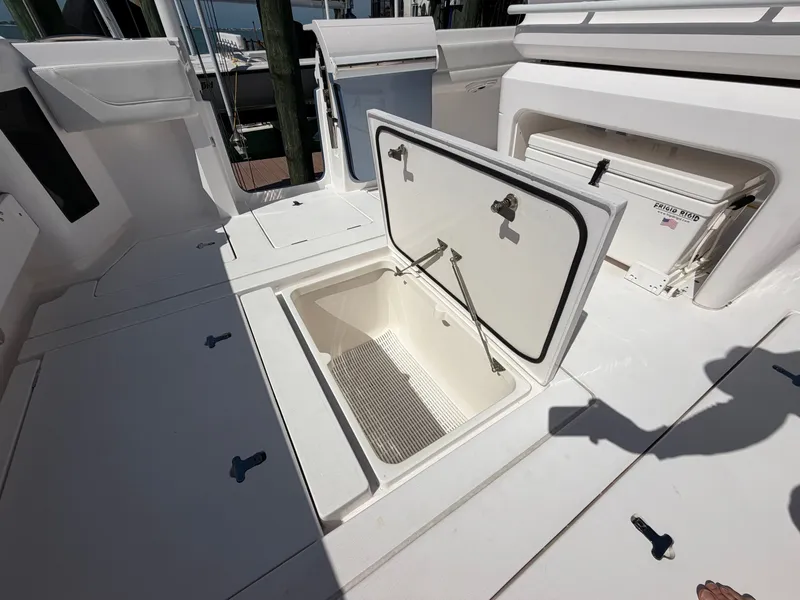 Slide: The Image of Intrepid 375 Nomad FE 2020 - 25