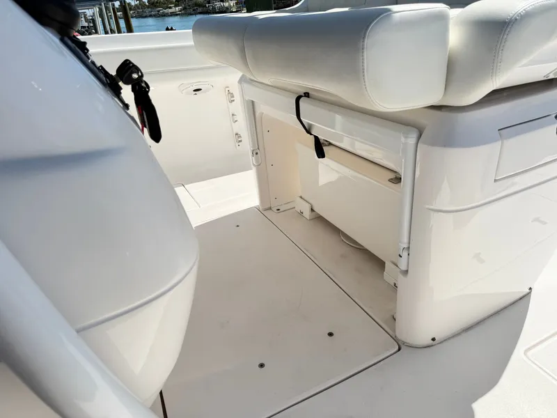 Slide: The Image of Intrepid 375 Nomad FE 2020 - 38