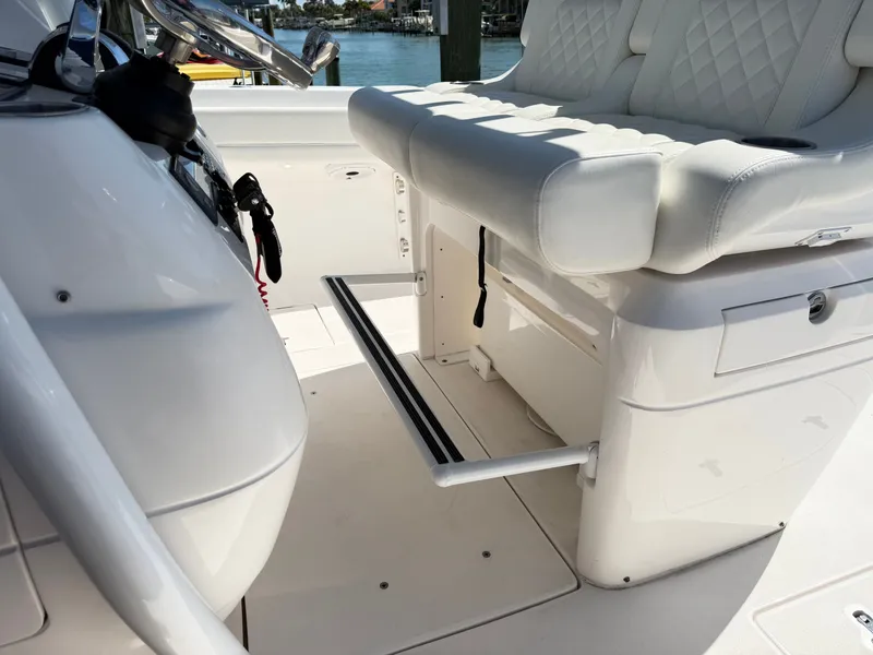 Slide: The Image of Intrepid 375 Nomad FE 2020 - 40