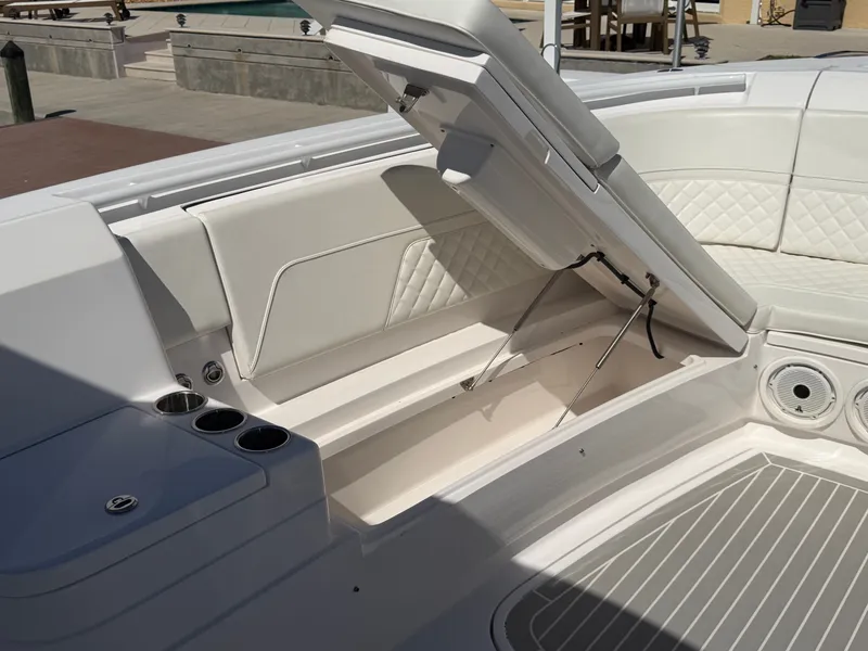 Slide: The Image of Intrepid 375 Nomad FE 2020 - 57