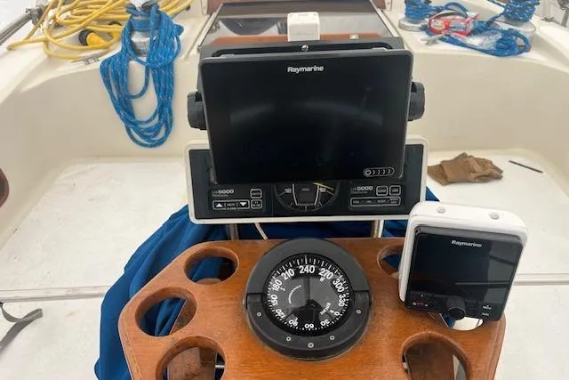 Slide: The Image of Cockpit of 1987 Irwin 43 Mk II Cruiser with navigation instruments and compass. - 20