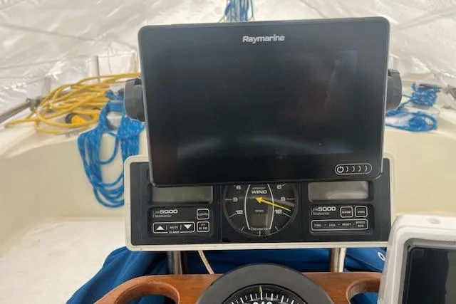 Slide: The Image of Cockpit of 1987 Irwin 43 Mk II Cruiser with Raymarine navigation system. - 21