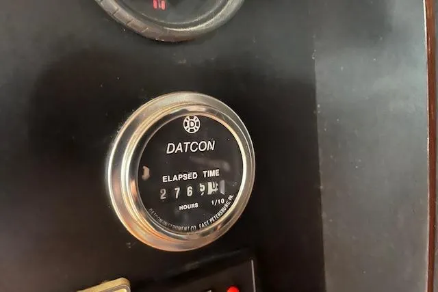 Slide: The Image of Elapsed time gauge on 1987 Irwin 43 Mk II Cruiser, showing 2765.4 hours. - 31