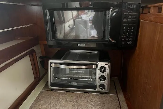 Slide: The Image of Microwave and toaster oven in 1987 Irwin 43 Mk II Cruiser kitchen. - 36