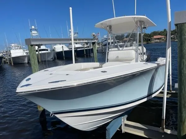 Slide: The Image of Regulator Marine 23 Center Console 2004 - 0