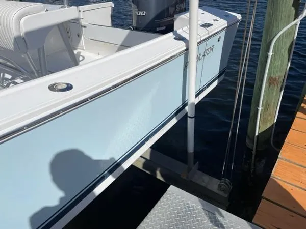Slide: The Image of Regulator Marine 23 Center Console 2004 - 1