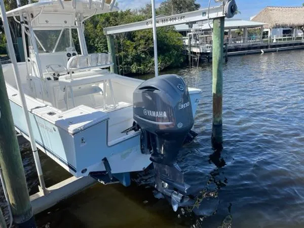 Slide: The Image of Regulator Marine 23 Center Console 2004 - 2