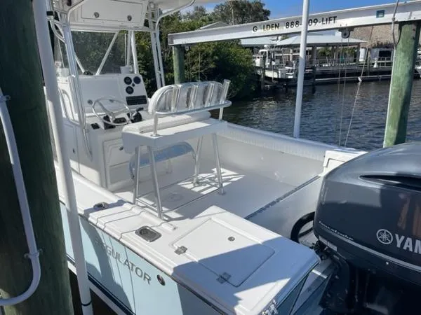 Slide: The Image of Regulator Marine 23 Center Console 2004 - 3