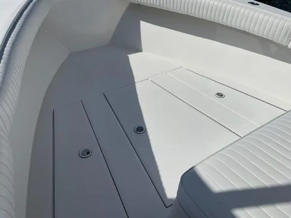 Slide: The Image of Regulator Marine 23 Center Console 2004 - 6