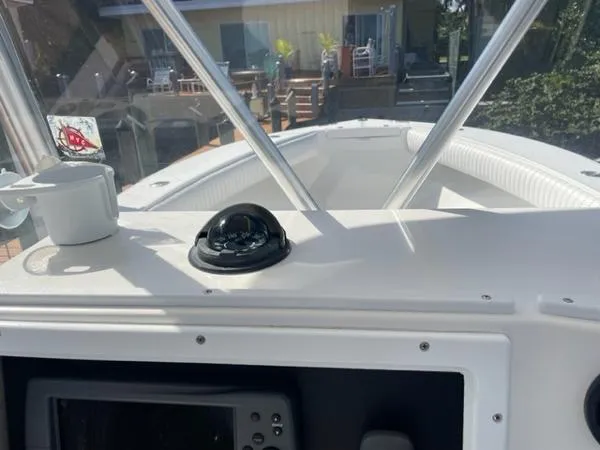 Slide: The Image of Regulator Marine 23 Center Console 2004 - 9