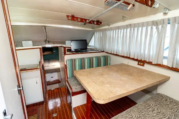 Slide: The Image of Bertram 33 Flybridge Cruiser 1980 - 4