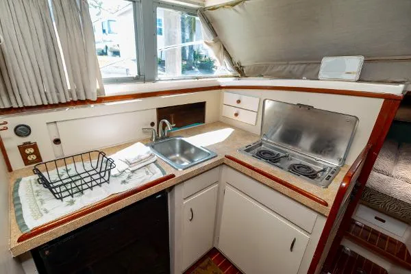 Slide: The Image of Bertram 33 Flybridge Cruiser 1980 - 6