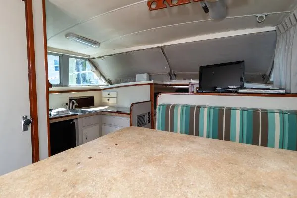 Slide: The Image of Bertram 33 Flybridge Cruiser 1980 - 7