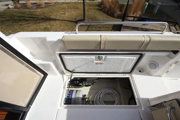 Slide: The Image of Ranger Tug R-25 Luxury Edition & Trailer 2021 - 10