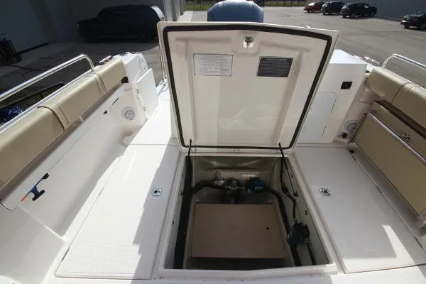 Slide: The Image of Ranger Tug R-25 Luxury Edition & Trailer 2021 - 11