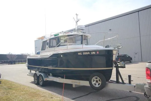 Slide: The Image of Ranger Tug R-25 Luxury Edition & Trailer 2021 - 4
