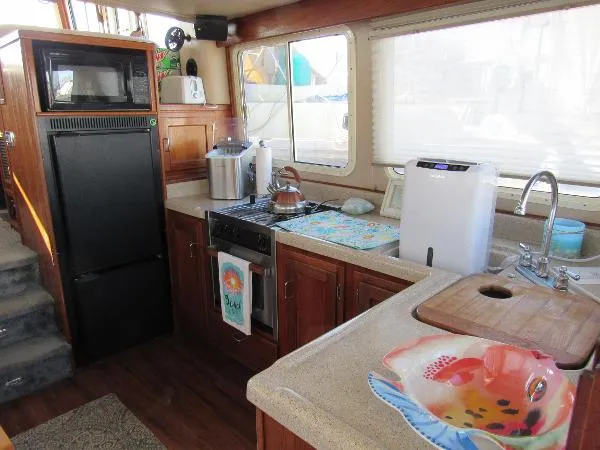 Slide: The Image of American Tug Pilothouse Trawler 34 2002 - 4