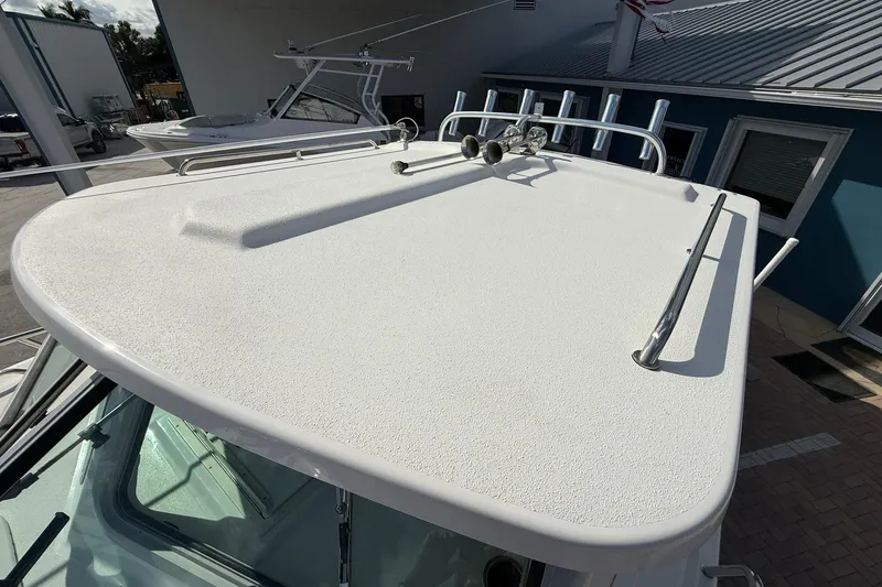 Slide: The Image of 2023 Parker 2520 XLD Sport Cabin boat roof with railings and horn. - 21