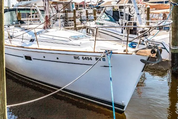 Slide: The Image of Beneteau 411 1999 - 1