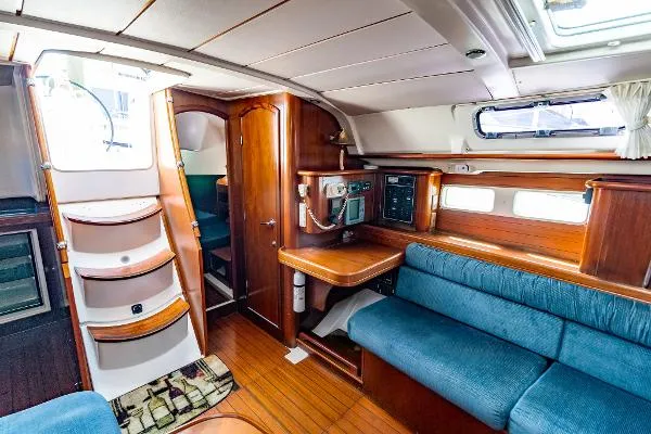 Slide: The Image of Beneteau 411 1999 - 9
