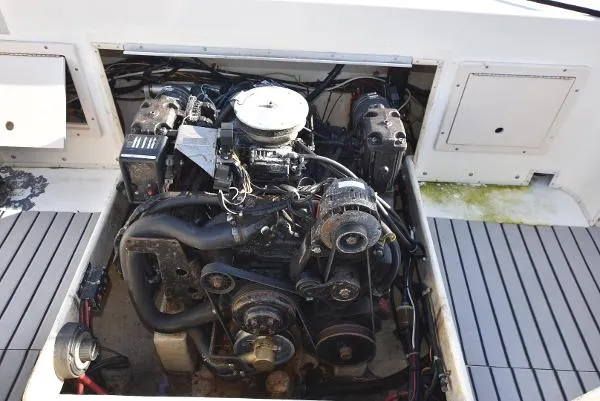 Slide: The Image of Parker Marine 2520 Sport Cabin 2000 - 11