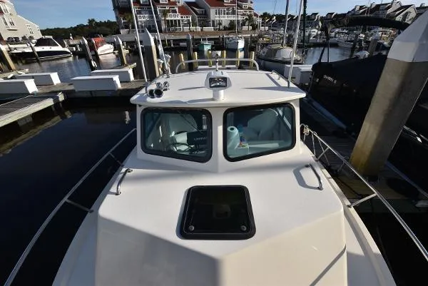 Slide: The Image of Parker Marine 2520 Sport Cabin 2000 - 2