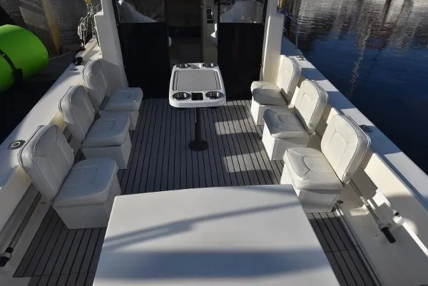 Slide: The Image of Parker Marine 2520 Sport Cabin 2000 - 5