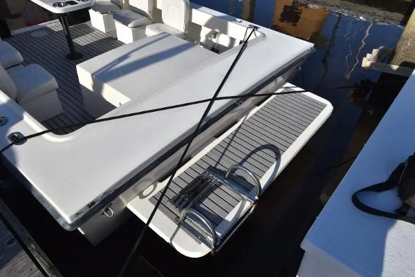 Slide: The Image of Parker Marine 2520 Sport Cabin 2000 - 6