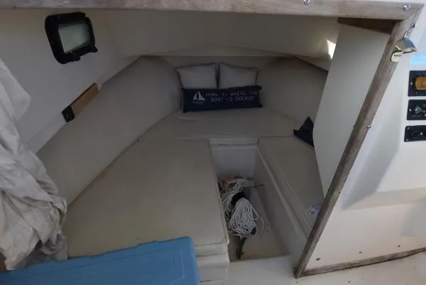 Slide: The Image of Parker Marine 2520 Sport Cabin 2000 - 7