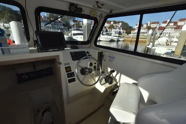 Slide: The Image of Parker Marine 2520 Sport Cabin 2000 - 9